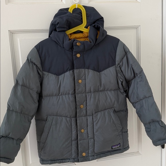 Patagonia Kids Two-Tone Gray Puffer Down Jacket (sz XS/5-6 yrs) - Picture 4 of 10